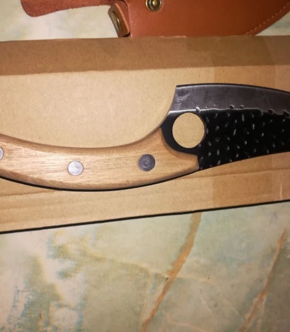 Huusk Knife user Jorge V.