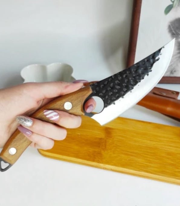 Huusk Knife user Avery N.